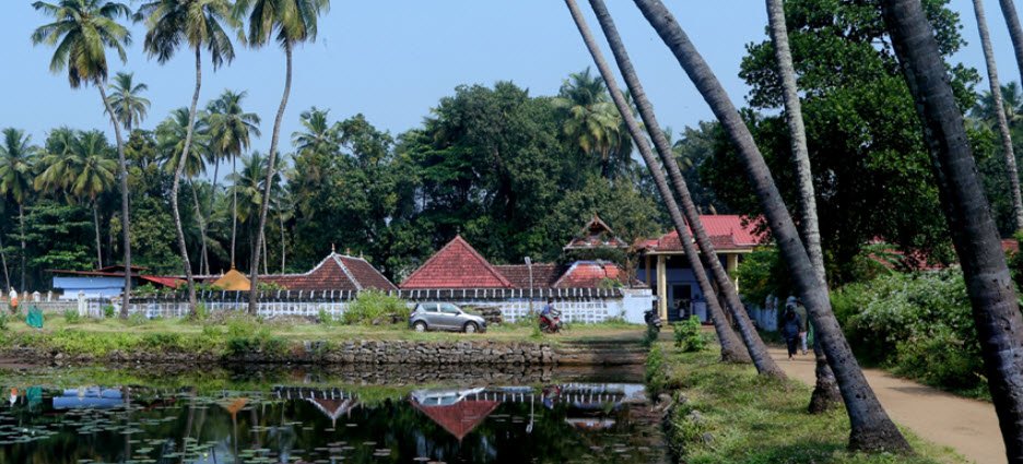 Sree Emoor Bhagavathy Temple, Palakkad, Kerala - Vushii.com